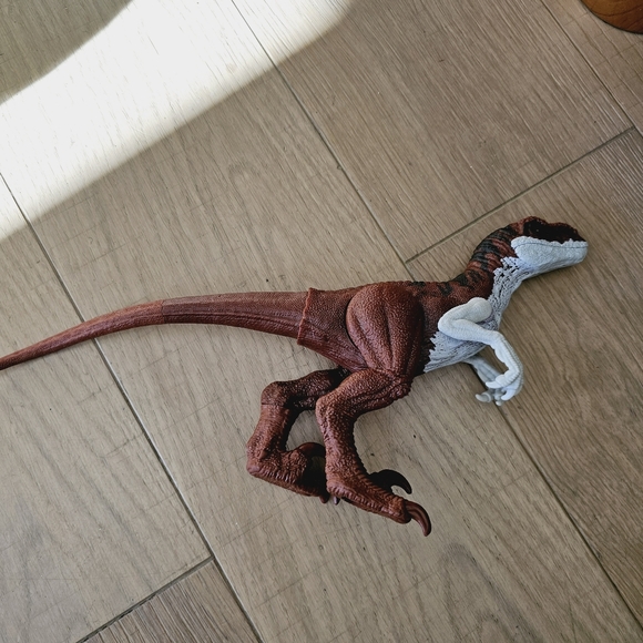 Jurassic World Dominion Atrociraptor Dinosaur Action Figure - Picture 3 of 4